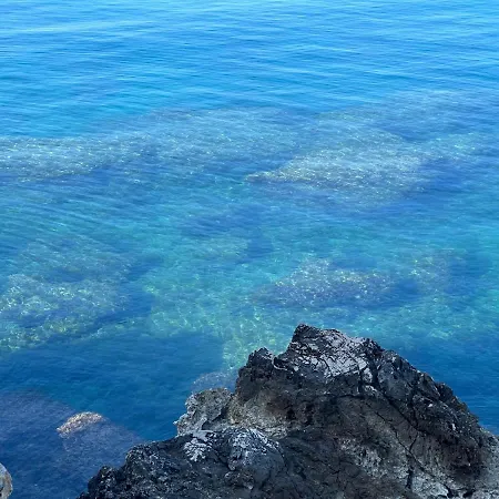 By The Sea 1 普拉