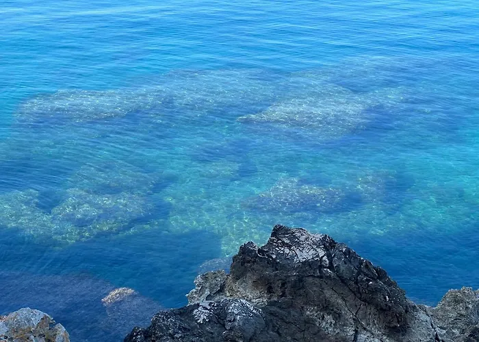 By The Sea 1 Πούλα